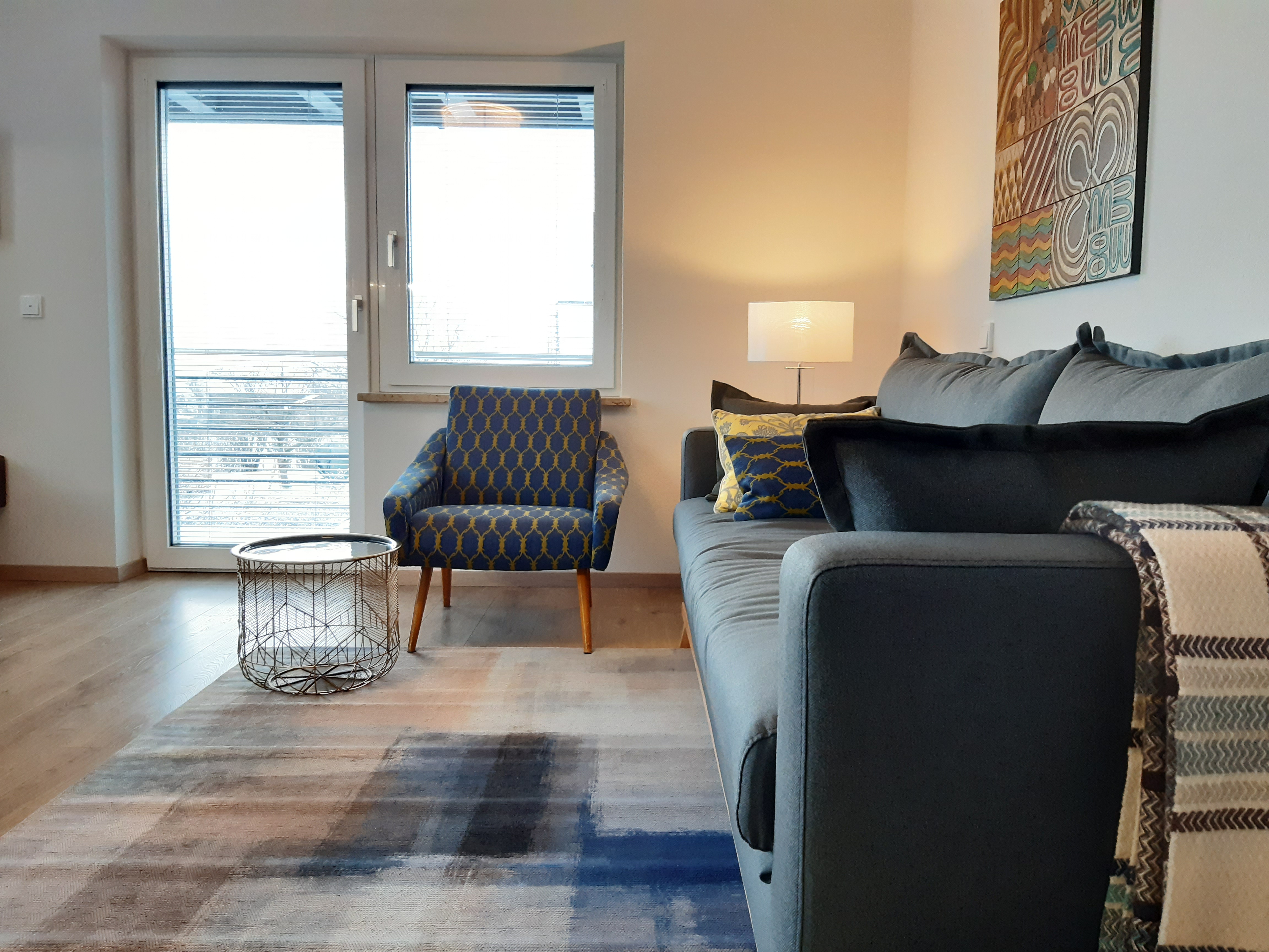 decoration-interior-alexs-varjao-decorator-germany-spain-holiday-apartments-boutique-famous-Castle-Bavarian-King-Ludwig-Schloss-Neuschwanstein-Füssen-blue-design-carpet-cozy-armchair